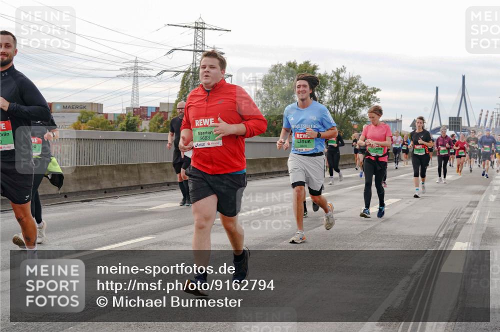 03.10.2025 - Köhlbrandbrückenlauf Michael Burmester http://msf.ph/oto/9162794 03.10.2025 16:07:42 Position 3 9683, 9, 9428 meine-sportfotos.de