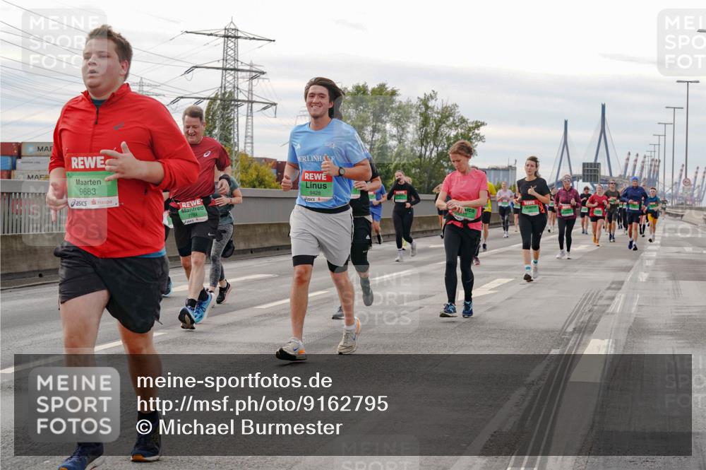 03.10.2025 - Köhlbrandbrückenlauf Michael Burmester http://msf.ph/oto/9162795 03.10.2025 16:07:43 Position 3 9683, 9428 meine-sportfotos.de