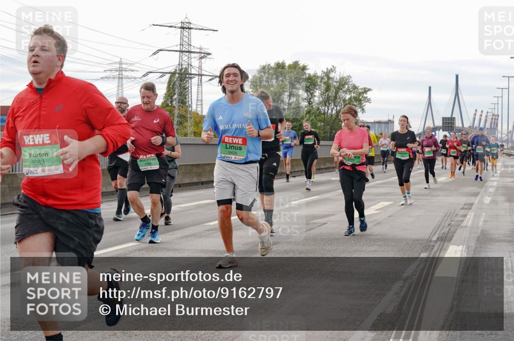 03.10.2025 - Köhlbrandbrückenlauf Michael Burmester http://msf.ph/oto/9162797 03.10.2025 16:07:43 Position 3 9683, 7784, 9428 meine-sportfotos.de