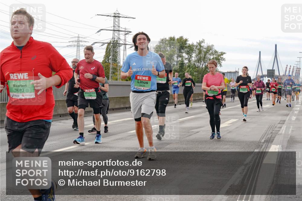 03.10.2025 - Köhlbrandbrückenlauf Michael Burmester http://msf.ph/oto/9162798 03.10.2025 16:07:43 Position 3 9683, 7784, 9428, 8406 meine-sportfotos.de