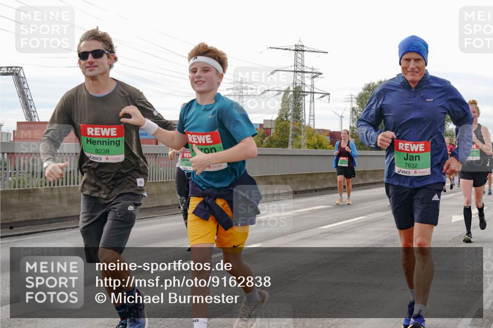 03.10.2025 - Köhlbrandbrückenlauf Michael Burmester http://msf.ph/oto/9162838 03.10.2025 16:07:58 Position 3 8238, 8295, 7632 meine-sportfotos.de