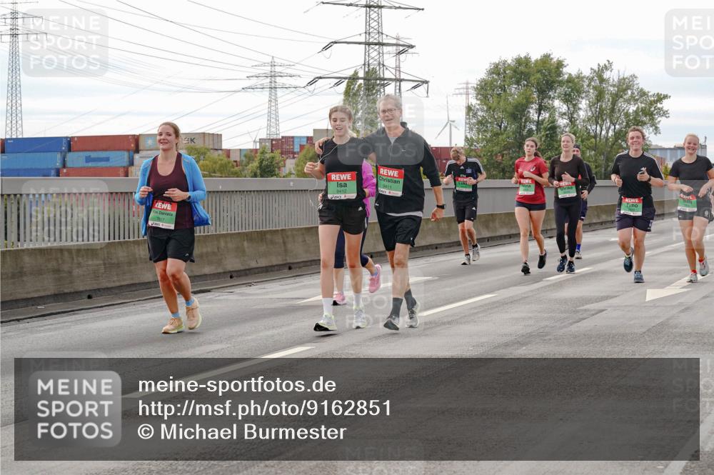 03.10.2025 - Köhlbrandbrückenlauf Michael Burmester http://msf.ph/oto/9162851 03.10.2025 16:08:01 Position 3 7817, 9412, 9411, 9414 meine-sportfotos.de