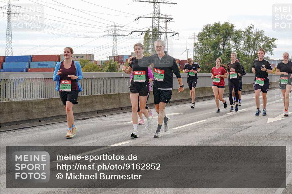 03.10.2025 - Köhlbrandbrückenlauf Michael Burmester http://msf.ph/oto/9162852 03.10.2025 16:08:01 Position 3 7817, 9412, 19, 9411 meine-sportfotos.de