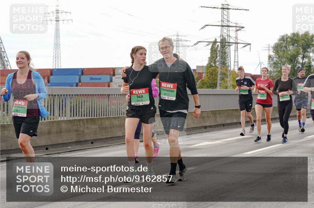03.10.2025 - Köhlbrandbrückenlauf Michael Burmester http://msf.ph/oto/9162857 03.10.2025 16:08:03 Position 3 7817, 9412, 9411, 413 meine-sportfotos.de