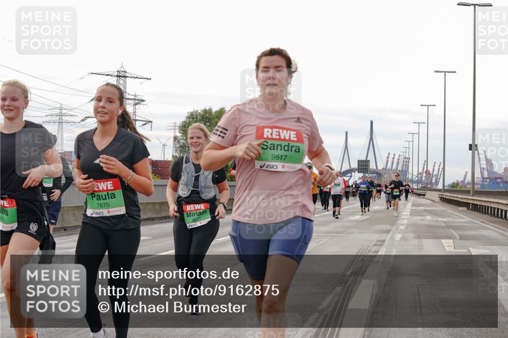 03.10.2025 - Köhlbrandbrückenlauf Michael Burmester http://msf.ph/oto/9162875 03.10.2025 16:08:07 Position 3 7670, 8571, 9517 meine-sportfotos.de
