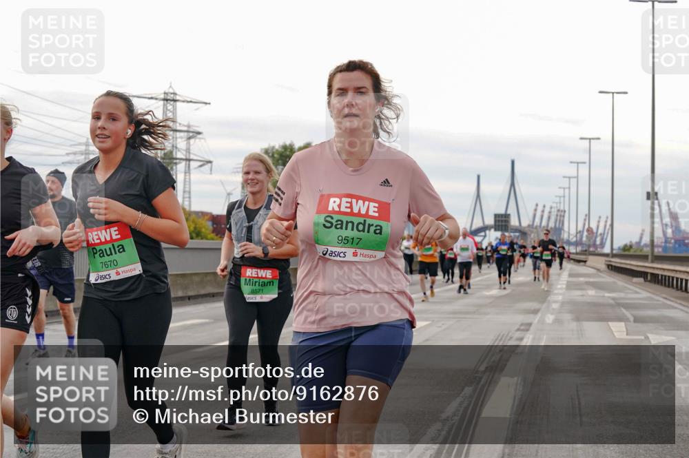 03.10.2025 - Köhlbrandbrückenlauf Michael Burmester http://msf.ph/oto/9162876 03.10.2025 16:08:07 Position 3 7670, 8571, 9517 meine-sportfotos.de