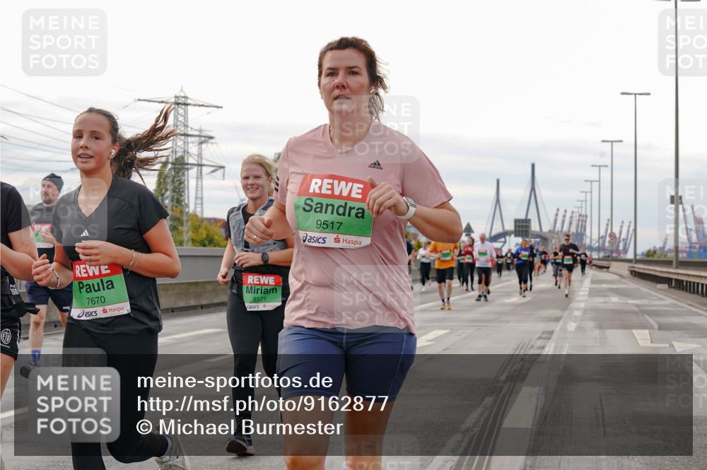 03.10.2025 - Köhlbrandbrückenlauf Michael Burmester http://msf.ph/oto/9162877 03.10.2025 16:08:07 Position 3 7670, 8571, 9517 meine-sportfotos.de