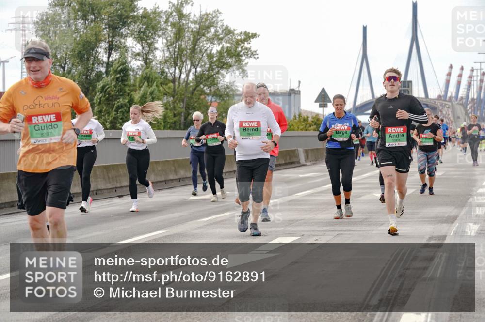 03.10.2025 - Köhlbrandbrückenlauf Michael Burmester http://msf.ph/oto/9162891 03.10.2025 16:08:13 Position 3 8287, 7940, 9283, 1998 meine-sportfotos.de