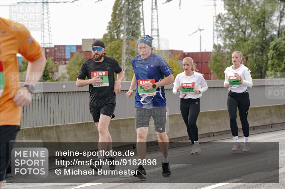 03.10.2025 - Köhlbrandbrückenlauf Michael Burmester http://msf.ph/oto/9162896 03.10.2025 16:08:15 Position 3 7462, 9079, 9078 meine-sportfotos.de