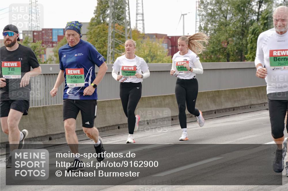 03.10.2025 - Köhlbrandbrückenlauf Michael Burmester http://msf.ph/oto/9162900 03.10.2025 16:08:16 Position 3 8696, 7462, 9079, 9078, 7940 meine-sportfotos.de
