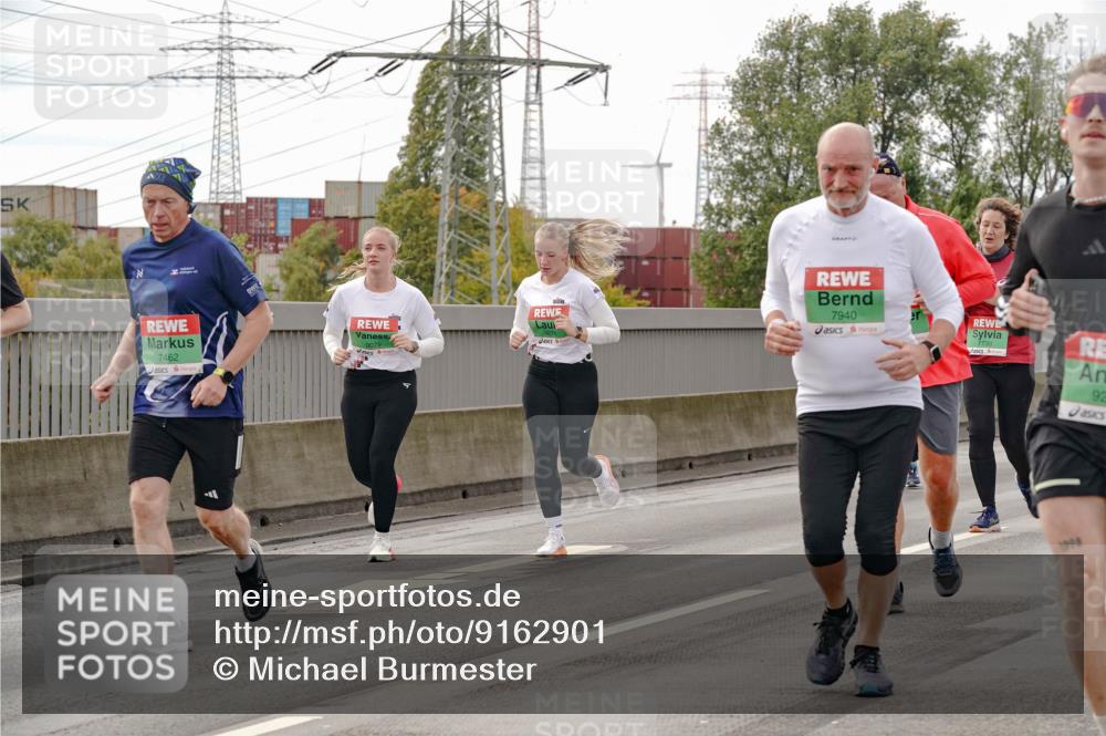 03.10.2025 - Köhlbrandbrückenlauf Michael Burmester http://msf.ph/oto/9162901 03.10.2025 16:08:17 Position 3 7462, 7940, 9079, 7730, 92, 1998 meine-sportfotos.de