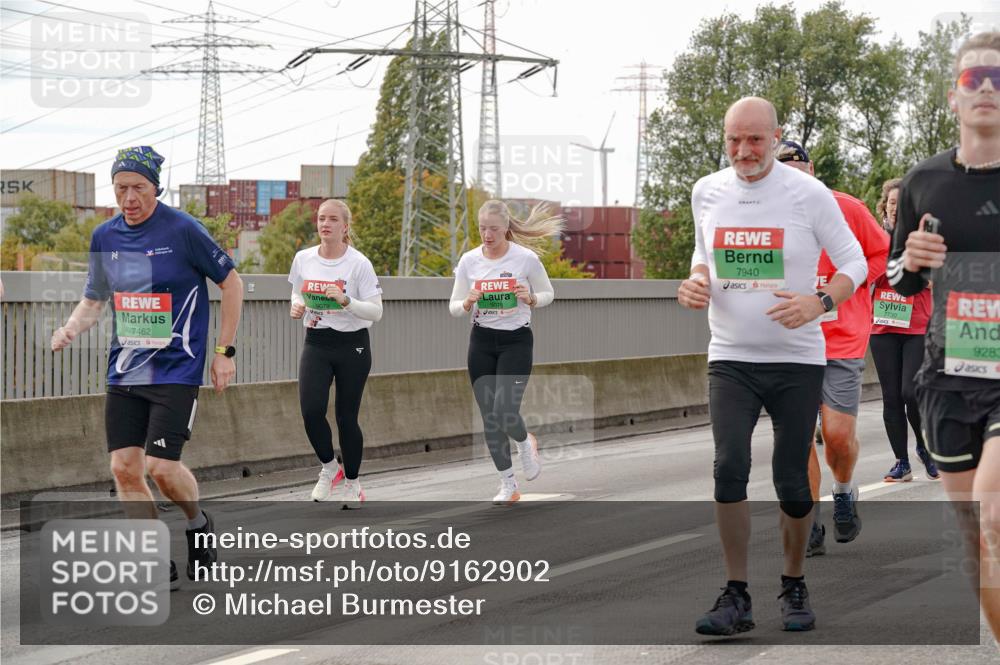 03.10.2025 - Köhlbrandbrückenlauf Michael Burmester http://msf.ph/oto/9162902 03.10.2025 16:08:17 Position 3 7462, 7940, 7730, 9283 meine-sportfotos.de