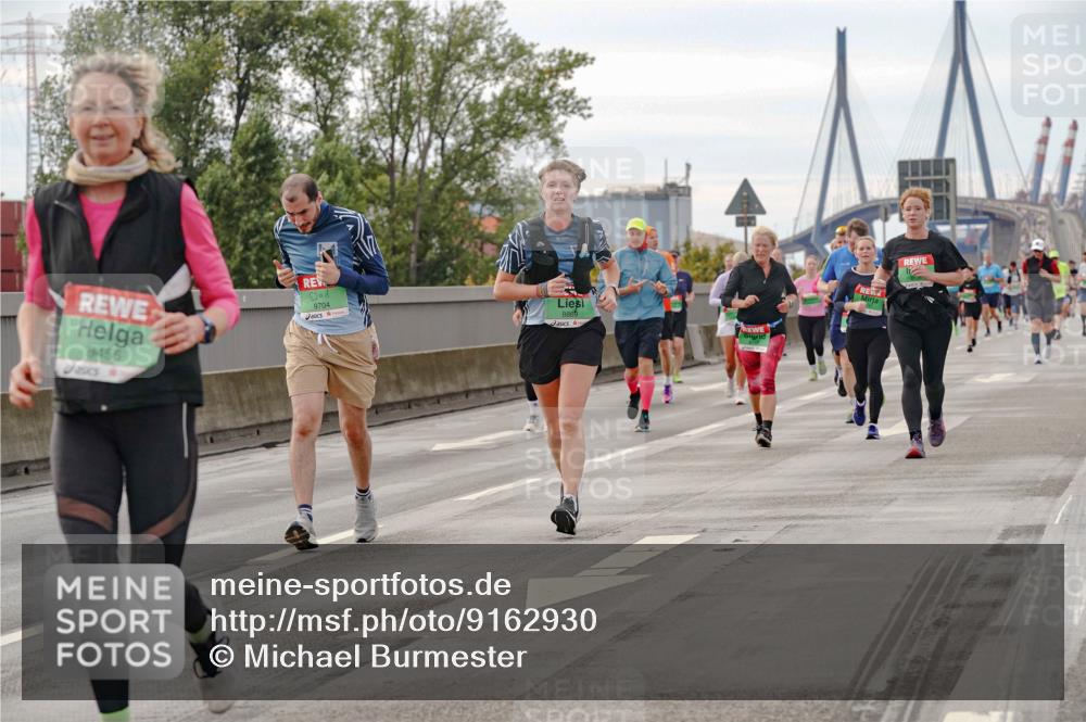 03.10.2025 - Köhlbrandbrückenlauf Michael Burmester http://msf.ph/oto/9162930 03.10.2025 16:08:27 Position 3 8455, 9704, 8869 meine-sportfotos.de