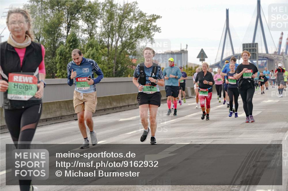 03.10.2025 - Köhlbrandbrückenlauf Michael Burmester http://msf.ph/oto/9162932 03.10.2025 16:08:27 Position 3 8455, 1, 9704, 8869 meine-sportfotos.de