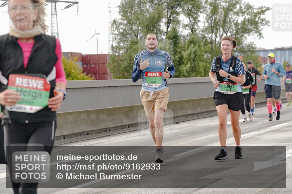 03.10.2025 - Köhlbrandbrückenlauf Michael Burmester http://msf.ph/oto/9162933 03.10.2025 16:08:28 Position 3 3455, 9704, 8869 meine-sportfotos.de