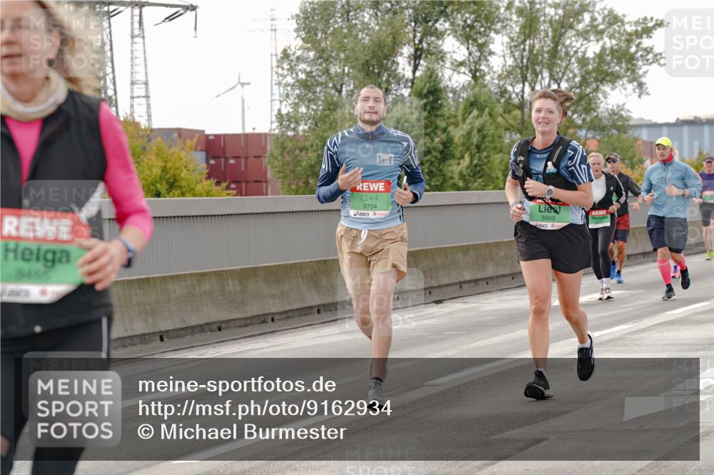 03.10.2025 - Köhlbrandbrückenlauf Michael Burmester http://msf.ph/oto/9162934 03.10.2025 16:08:28 Position 3 8455, 9704, 8869 meine-sportfotos.de