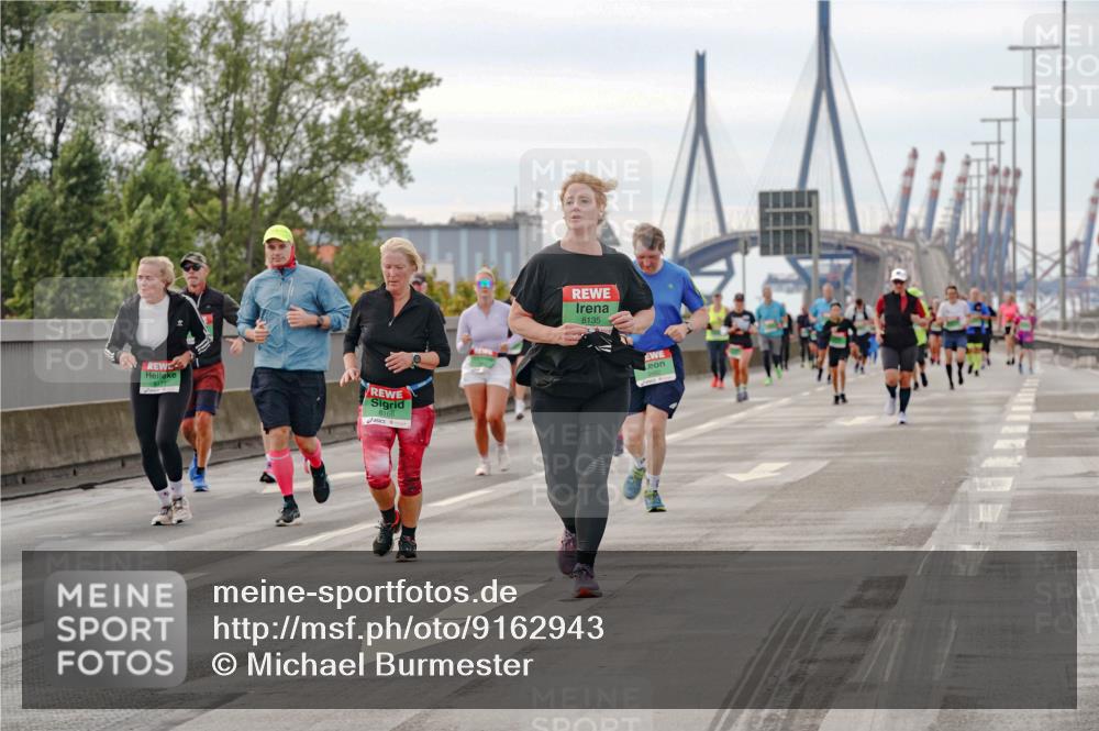 03.10.2025 - Köhlbrandbrückenlauf Michael Burmester http://msf.ph/oto/9162943 03.10.2025 16:08:31 Position 3 8171, 8166, 8135 meine-sportfotos.de