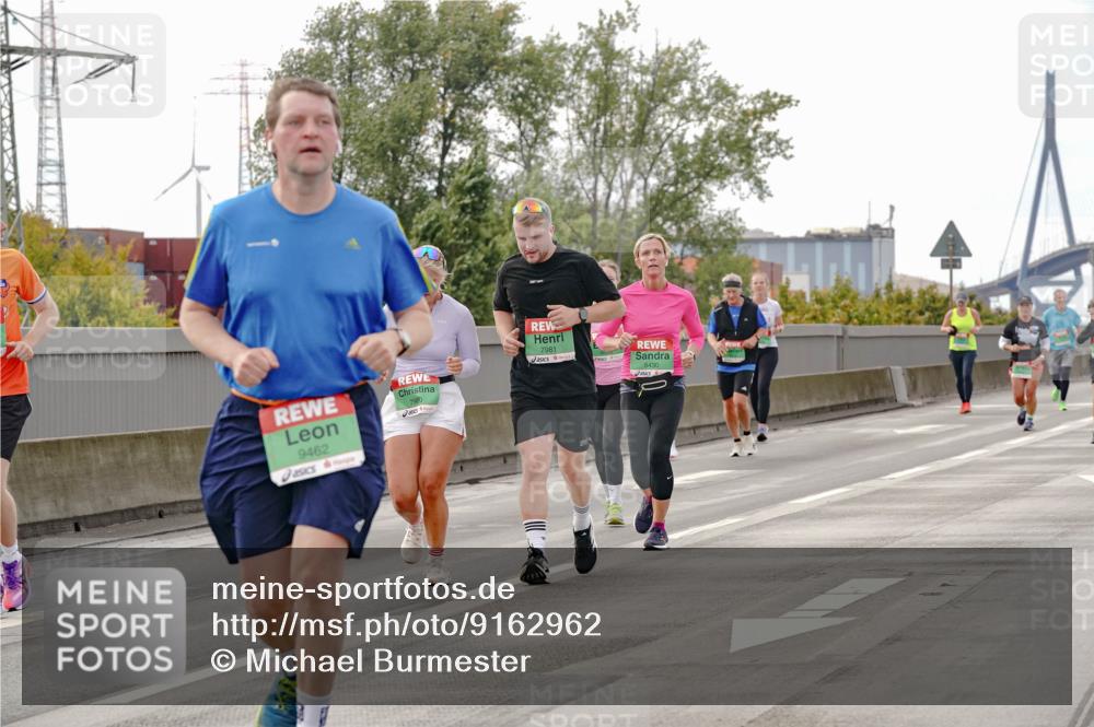03.10.2025 - Köhlbrandbrückenlauf Michael Burmester http://msf.ph/oto/9162962 03.10.2025 16:08:39 Position 3 9462, 7980, 7981, 8430 meine-sportfotos.de
