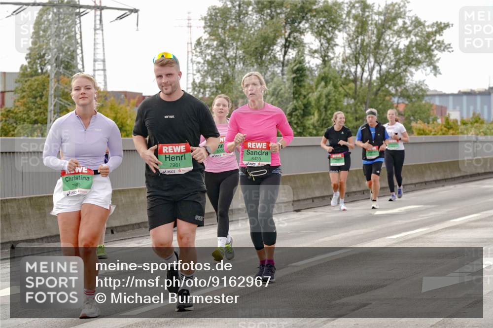 03.10.2025 - Köhlbrandbrückenlauf Michael Burmester http://msf.ph/oto/9162967 03.10.2025 16:08:41 Position 3 7980, 7981, 8000, 8430 meine-sportfotos.de