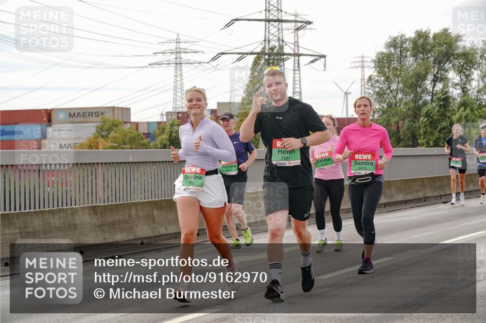 03.10.2025 - Köhlbrandbrückenlauf Michael Burmester http://msf.ph/oto/9162970 03.10.2025 16:08:42 Position 3 8001, 798, 7981, 8430 meine-sportfotos.de