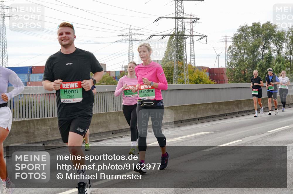 03.10.2025 - Köhlbrandbrückenlauf Michael Burmester http://msf.ph/oto/9162977 03.10.2025 16:08:44 Position 3 7981, 8000, 8430 meine-sportfotos.de