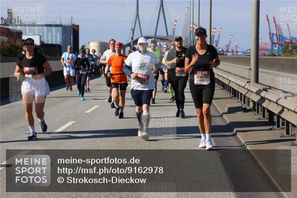 03.10.2025 - Köhlbrandbrückenlauf Strokosch-Dieckow http://msf.ph/oto/9162978 03.10.2025 12:59:56 Position 3 10, 4404, 4593 meine-sportfotos.de