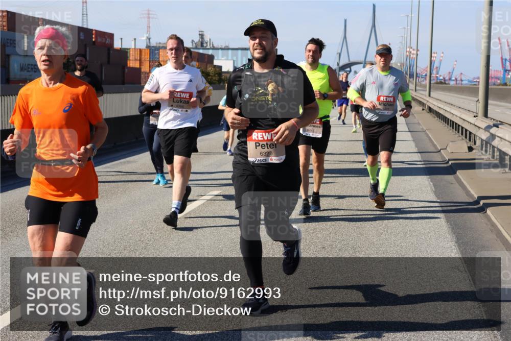03.10.2025 - Köhlbrandbrückenlauf Strokosch-Dieckow http://msf.ph/oto/9162993 03.10.2025 13:00:01 Position 3 4366, 6326, 6445 meine-sportfotos.de