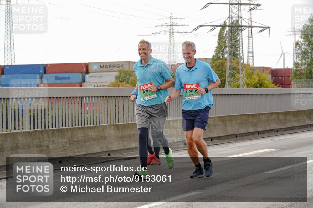 03.10.2025 - Köhlbrandbrückenlauf Michael Burmester http://msf.ph/oto/9163061 03.10.2025 16:08:58 Position 3 8904, 8905 meine-sportfotos.de