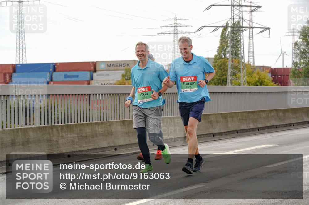 03.10.2025 - Köhlbrandbrückenlauf Michael Burmester http://msf.ph/oto/9163063 03.10.2025 16:08:58 Position 3 8904, 8905 meine-sportfotos.de