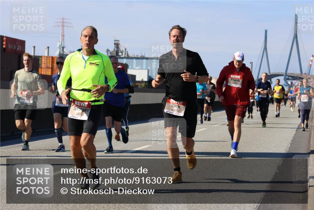 03.10.2025 - Köhlbrandbrückenlauf Strokosch-Dieckow http://msf.ph/oto/9163073 03.10.2025 13:00:37 Position 3 6343, 6340, 5336 meine-sportfotos.de