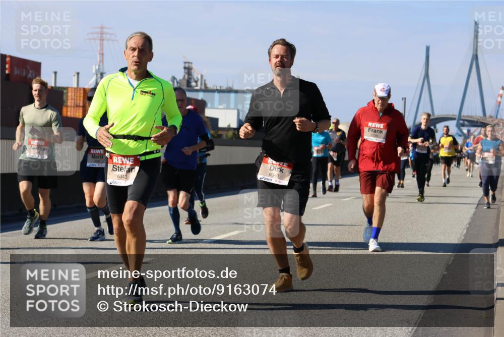 03.10.2025 - Köhlbrandbrückenlauf Strokosch-Dieckow http://msf.ph/oto/9163074 03.10.2025 13:00:37 Position 3 6343, 6340, 5336 meine-sportfotos.de