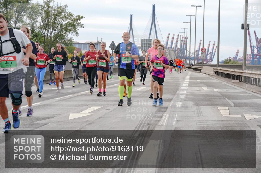 03.10.2025 - Köhlbrandbrückenlauf Michael Burmester http://msf.ph/oto/9163119 03.10.2025 16:09:10 Position 3 8111, 9516, 9518 meine-sportfotos.de