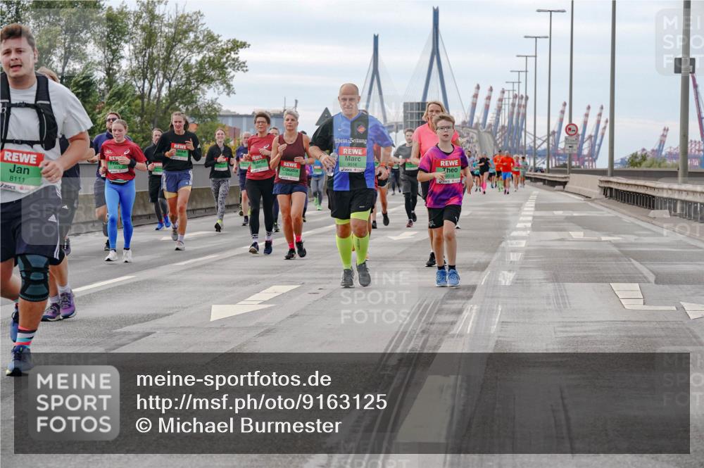 03.10.2025 - Köhlbrandbrückenlauf Michael Burmester http://msf.ph/oto/9163125 03.10.2025 16:09:10 Position 3 8111, 9516, 9518 meine-sportfotos.de