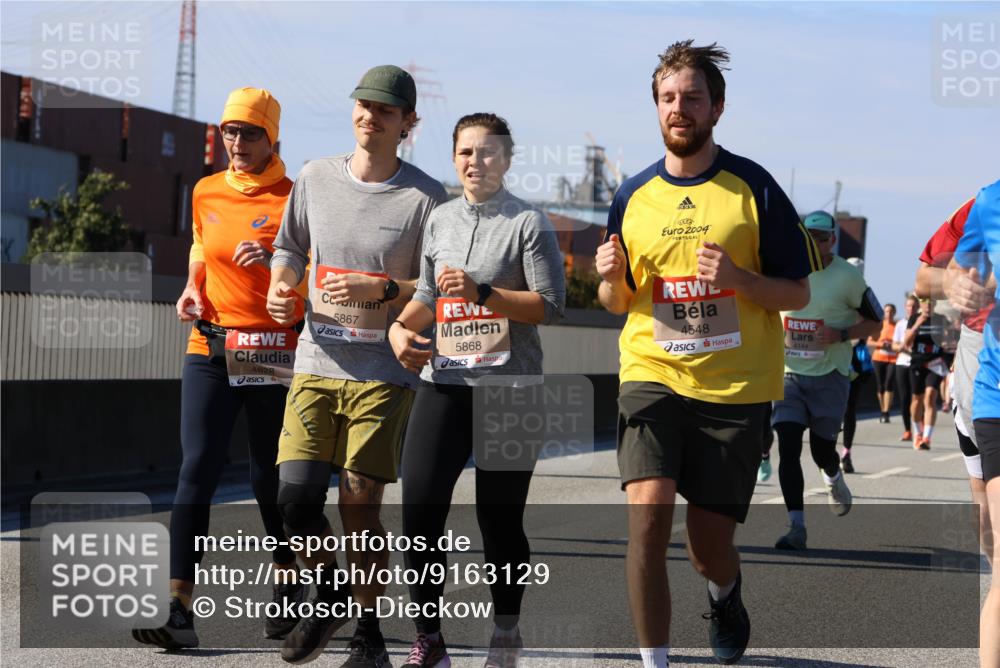 03.10.2025 - Köhlbrandbrückenlauf Strokosch-Dieckow http://msf.ph/oto/9163129 03.10.2025 13:00:51 Position 3 2004, 4828, 5867, 5868, 4548, 4144, 61 meine-sportfotos.de