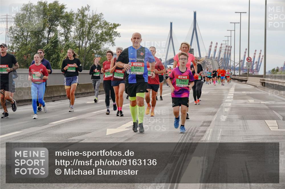 03.10.2025 - Köhlbrandbrückenlauf Michael Burmester http://msf.ph/oto/9163136 03.10.2025 16:09:12 Position 3 9516, 8444, 9518 meine-sportfotos.de
