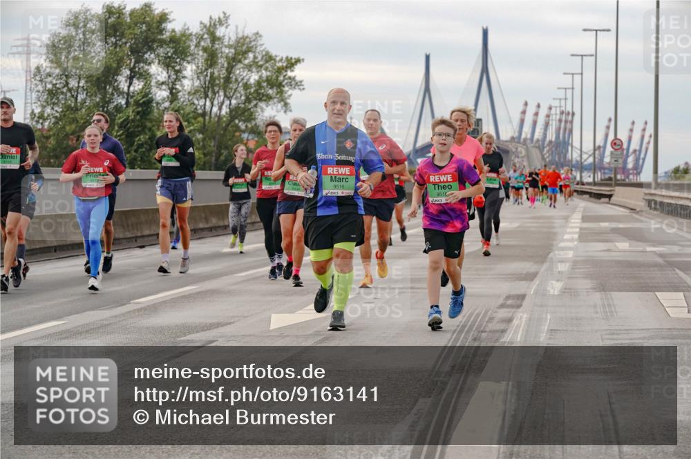 03.10.2025 - Köhlbrandbrückenlauf Michael Burmester http://msf.ph/oto/9163141 03.10.2025 16:09:12 Position 3 8444, 9516, 9518 meine-sportfotos.de