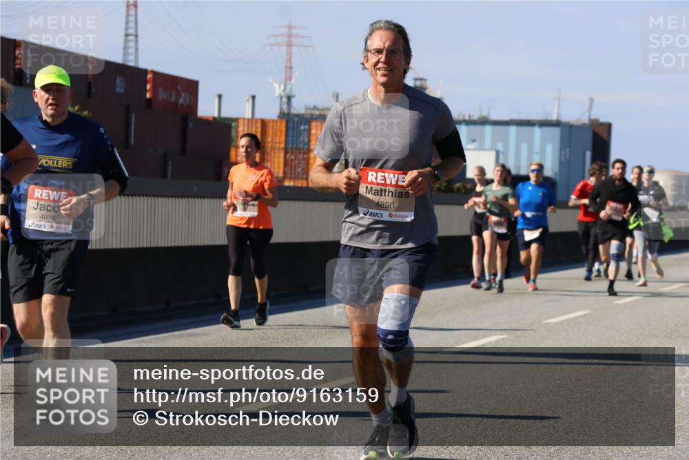 03.10.2025 - Köhlbrandbrückenlauf Strokosch-Dieckow http://msf.ph/oto/9163159 03.10.2025 13:01:03 Position 3 4978, 4890 meine-sportfotos.de