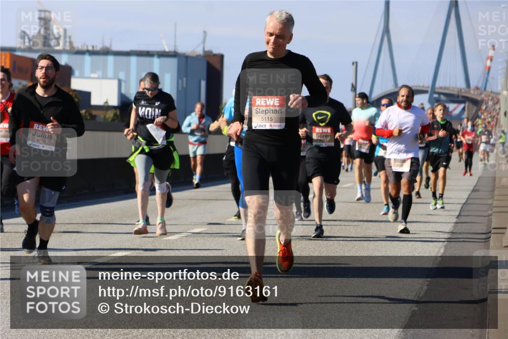 03.10.2025 - Köhlbrandbrückenlauf Strokosch-Dieckow http://msf.ph/oto/9163161 03.10.2025 13:01:07 Position 3 5943, 4690, 5115 meine-sportfotos.de