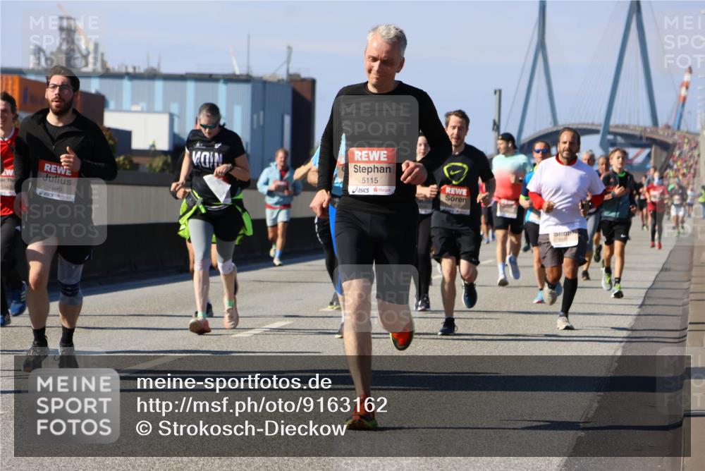 03.10.2025 - Köhlbrandbrückenlauf Strokosch-Dieckow http://msf.ph/oto/9163162 03.10.2025 13:01:07 Position 3 4690, 5115 meine-sportfotos.de