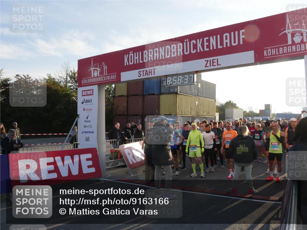 03.10.2025 - Köhlbrandbrückenlauf Matties Gatica Varas http://msf.ph/oto/9163166 03.10.2025 08:58:37 Ziel  meine-sportfotos.de