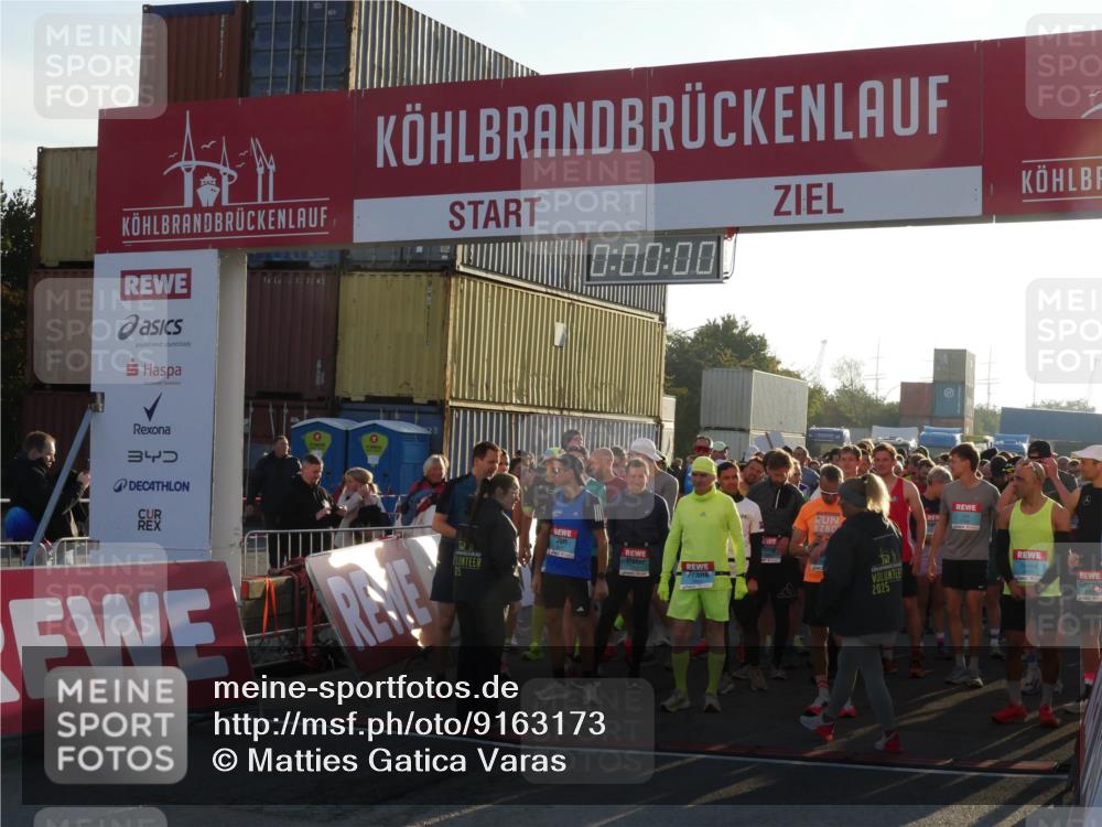 03.10.2025 - Köhlbrandbrückenlauf Matties Gatica Varas http://msf.ph/oto/9163173 03.10.2025 08:59:33 Ziel  meine-sportfotos.de