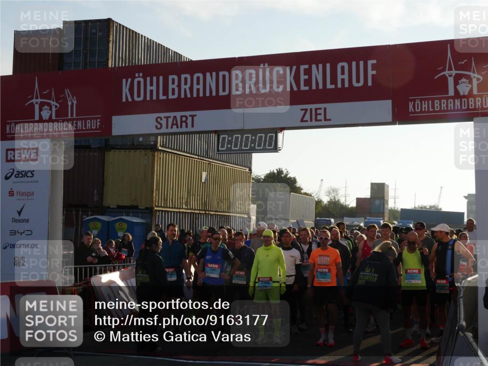 03.10.2025 - Köhlbrandbrückenlauf Matties Gatica Varas http://msf.ph/oto/9163177 03.10.2025 08:59:44 Ziel  meine-sportfotos.de