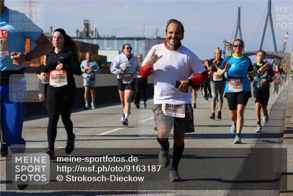 03.10.2025 - Köhlbrandbrückenlauf Strokosch-Dieckow http://msf.ph/oto/9163187 03.10.2025 13:01:14 Position 3 5339, 6556, 4630 meine-sportfotos.de