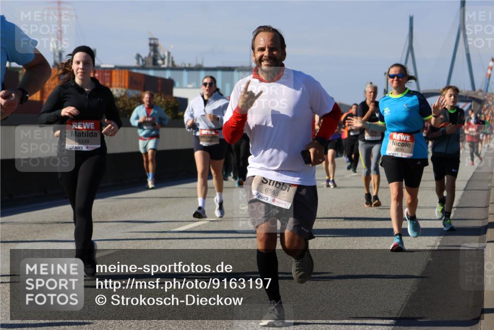 03.10.2025 - Köhlbrandbrückenlauf Strokosch-Dieckow http://msf.ph/oto/9163197 03.10.2025 13:01:14 Position 3 5339, 6556, 4630 meine-sportfotos.de