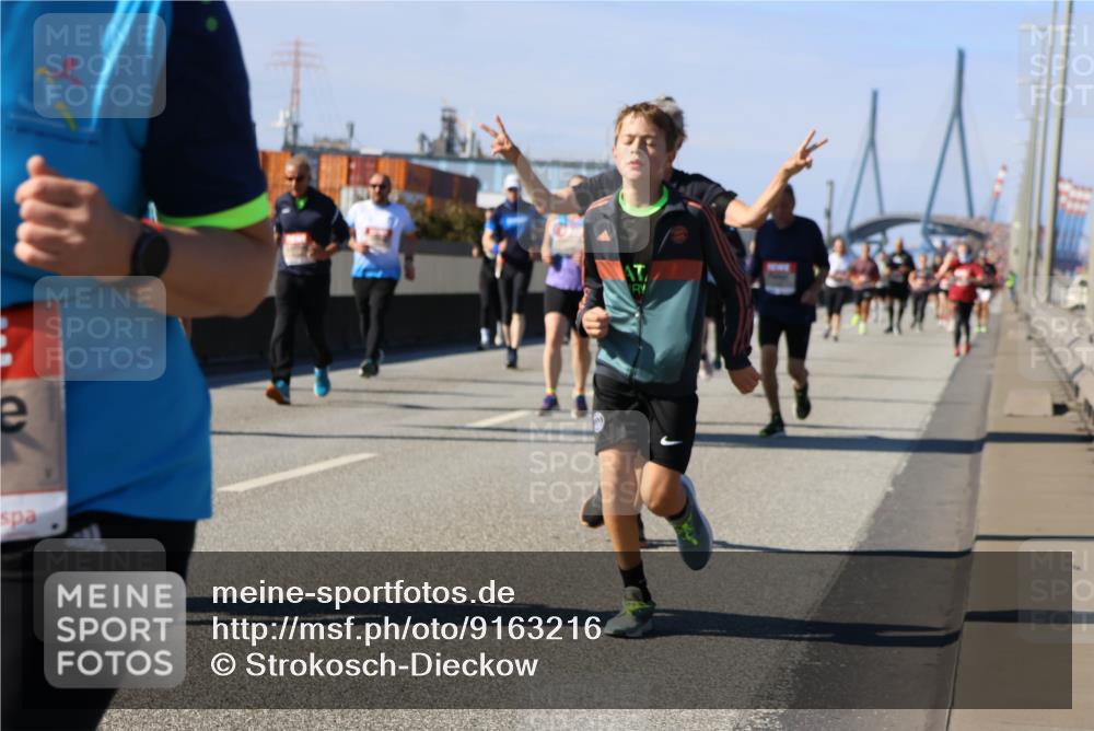03.10.2025 - Köhlbrandbrückenlauf Strokosch-Dieckow http://msf.ph/oto/9163216 03.10.2025 13:01:19 Position 3 707 meine-sportfotos.de