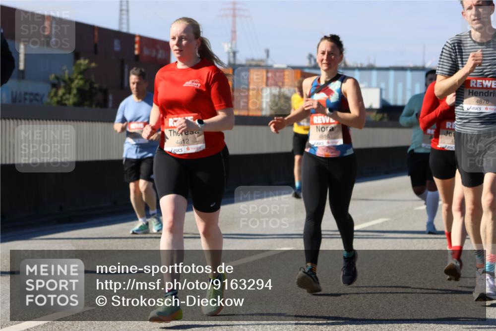03.10.2025 - Köhlbrandbrückenlauf Strokosch-Dieckow http://msf.ph/oto/9163294 03.10.2025 13:01:39 Position 3 4812, 4816, 4876 meine-sportfotos.de