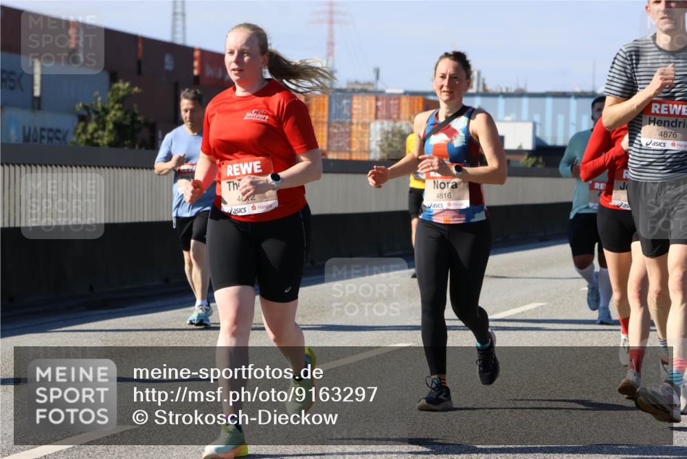 03.10.2025 - Köhlbrandbrückenlauf Strokosch-Dieckow http://msf.ph/oto/9163297 03.10.2025 13:01:39 Position 3 42, 4816, 4876 meine-sportfotos.de