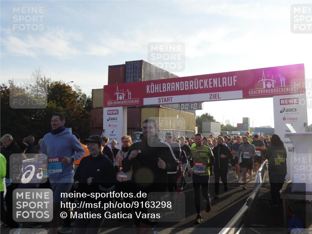03.10.2025 - Köhlbrandbrückenlauf Matties Gatica Varas http://msf.ph/oto/9163298 03.10.2025 09:01:02 Ziel  meine-sportfotos.de