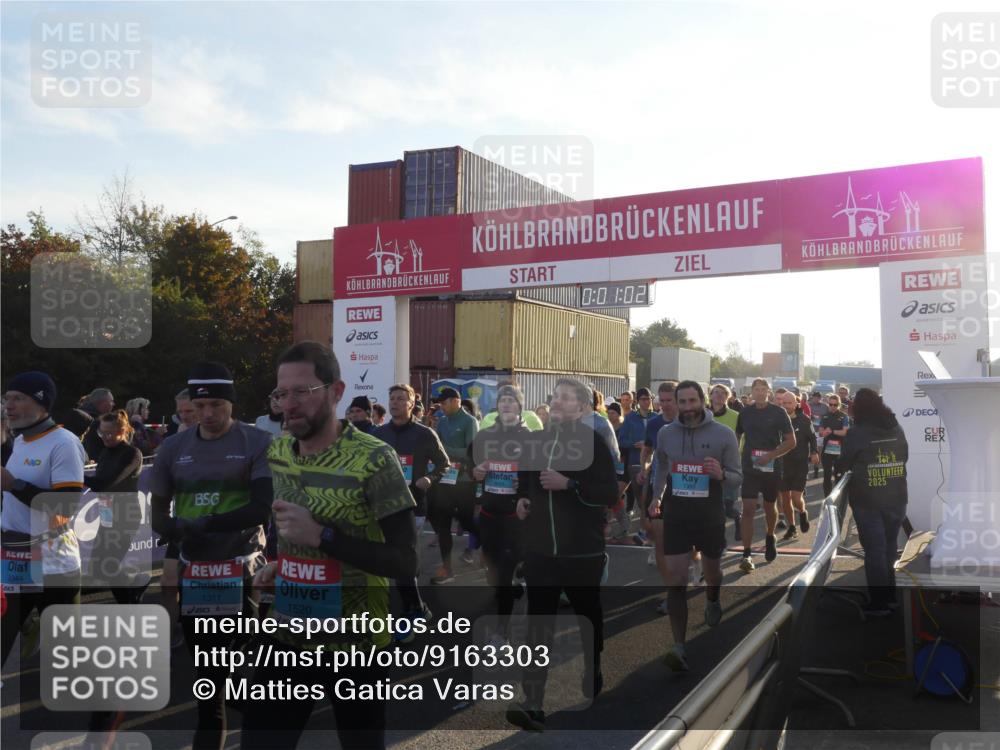 03.10.2025 - Köhlbrandbrückenlauf Matties Gatica Varas http://msf.ph/oto/9163303 03.10.2025 09:01:04 Ziel  meine-sportfotos.de