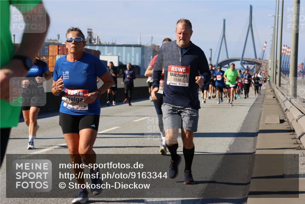 03.10.2025 - Köhlbrandbrückenlauf Strokosch-Dieckow http://msf.ph/oto/9163344 03.10.2025 13:01:54 Position 3 5267, 5148, 491 meine-sportfotos.de